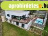 Elad� 190.00 nm-es �jszer� �llapot� Csal�di h�z P�cs Mecseko