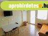 Bog�cson apartman �s csal�di h�z csendes utc�ban, f�rd�h�z k