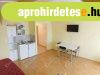 Bog�cson apartman �s csal�di h�z csendes utc�ban, f�rd�h�z k